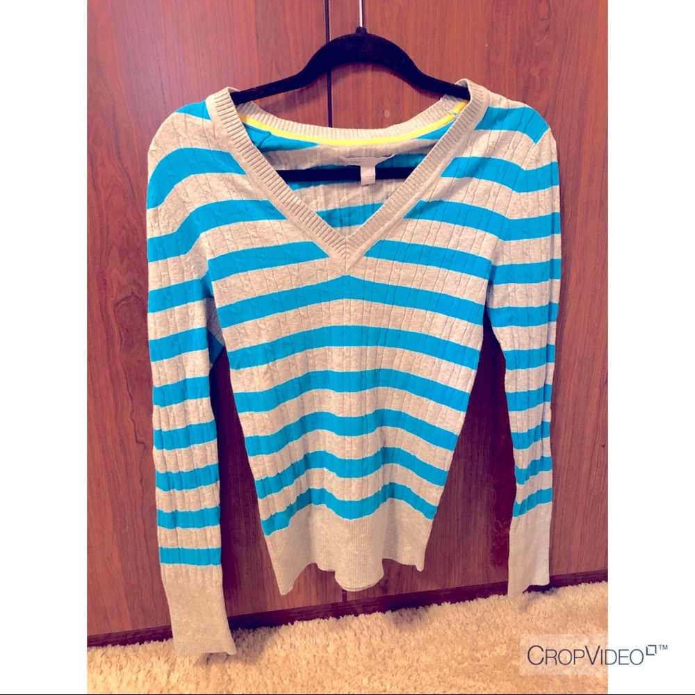 Cute V neck sweater
